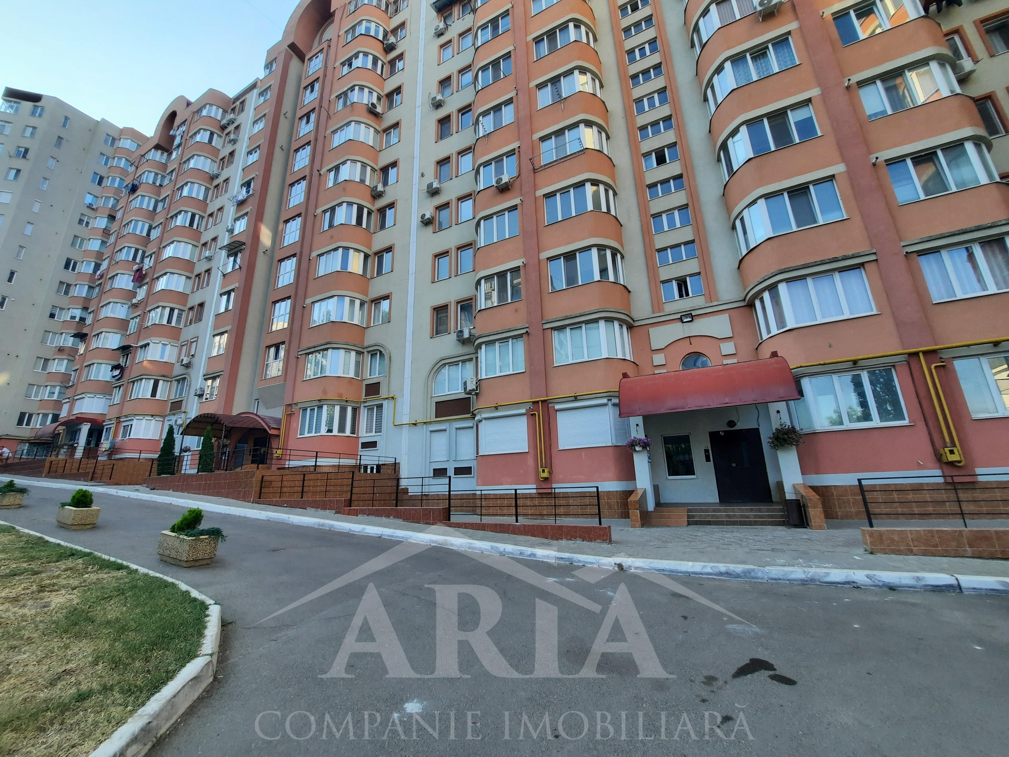 VÂNDUT, Apartament de vânzare, mun. Chișinău, sec.Ciocana, 2 odăi, Complexul Basconslux, 65 m2, et.7