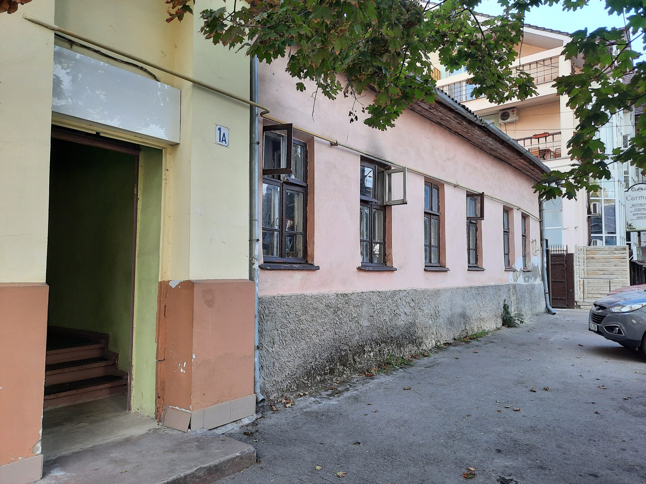 Apartament de vânzare, Chișinău, sec.Centru, două apartamente cu statut comercial, 68 m2, et.1