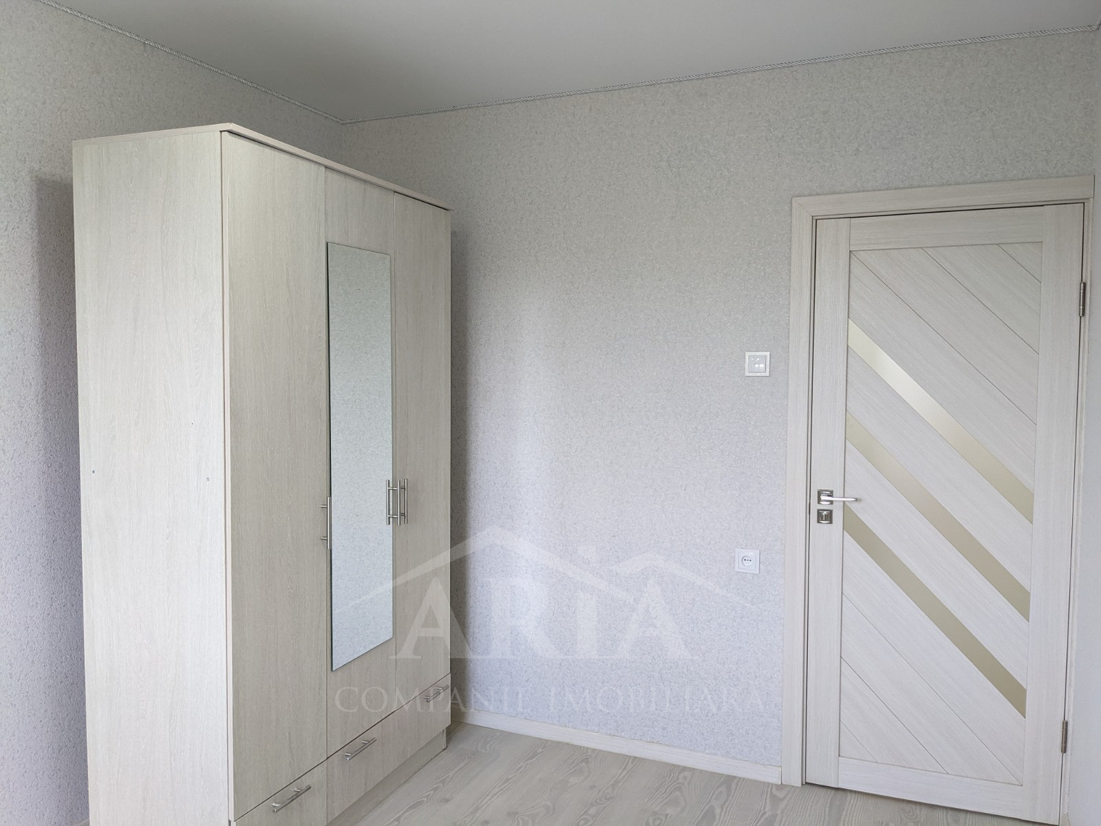 VÂNDUT Apartament de vânzare, Chișinău, sec. Ciocana, seria Bălți, 3 odăi, 77 m2, et.6