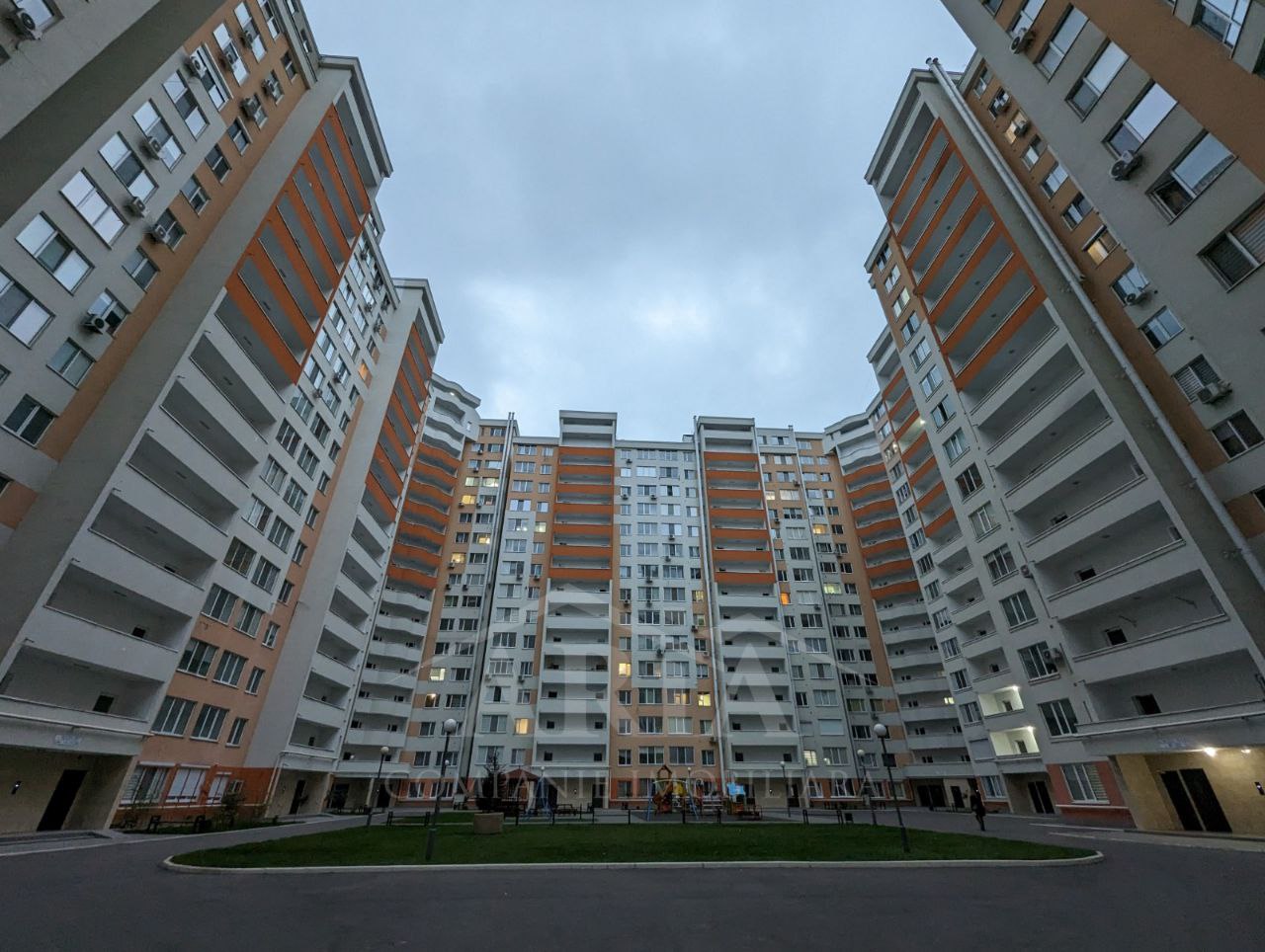 Apartament de vânzare, Chișinău, sec. Centru, Bloc Nou, 2 odăi + living, 114 m2, et.1