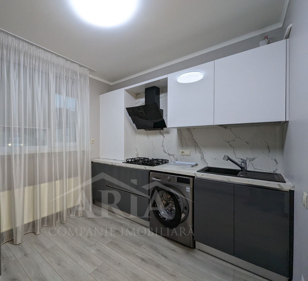 Apartament de vânzare, Chișinău, sec. Centru, Bloc Nou, 2 odăi + living, 114 m2, et.1