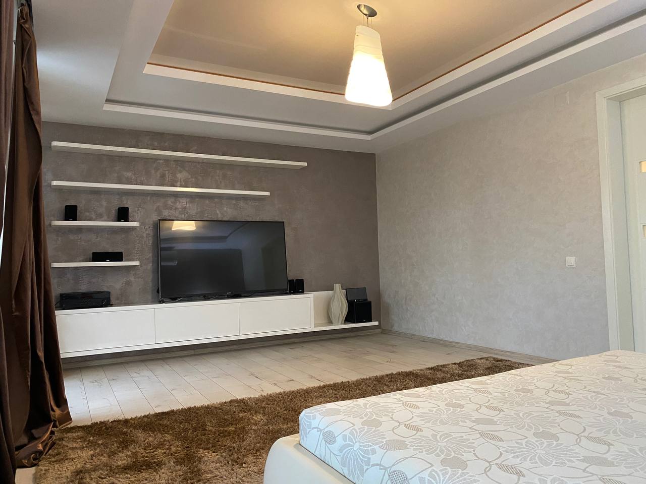 VÂNDUT Apartament de vânzare, Chișinău, sec. Râșcani, Bloc Nou, 2 odăi, euro reparat, 93 m2, et.3
