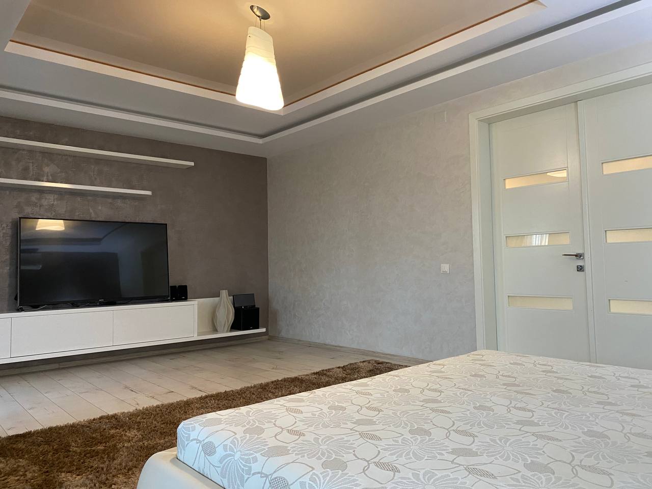 VÂNDUT Apartament de vânzare, Chișinău, sec. Râșcani, Bloc Nou, 2 odăi, euro reparat, 93 m2, et.3