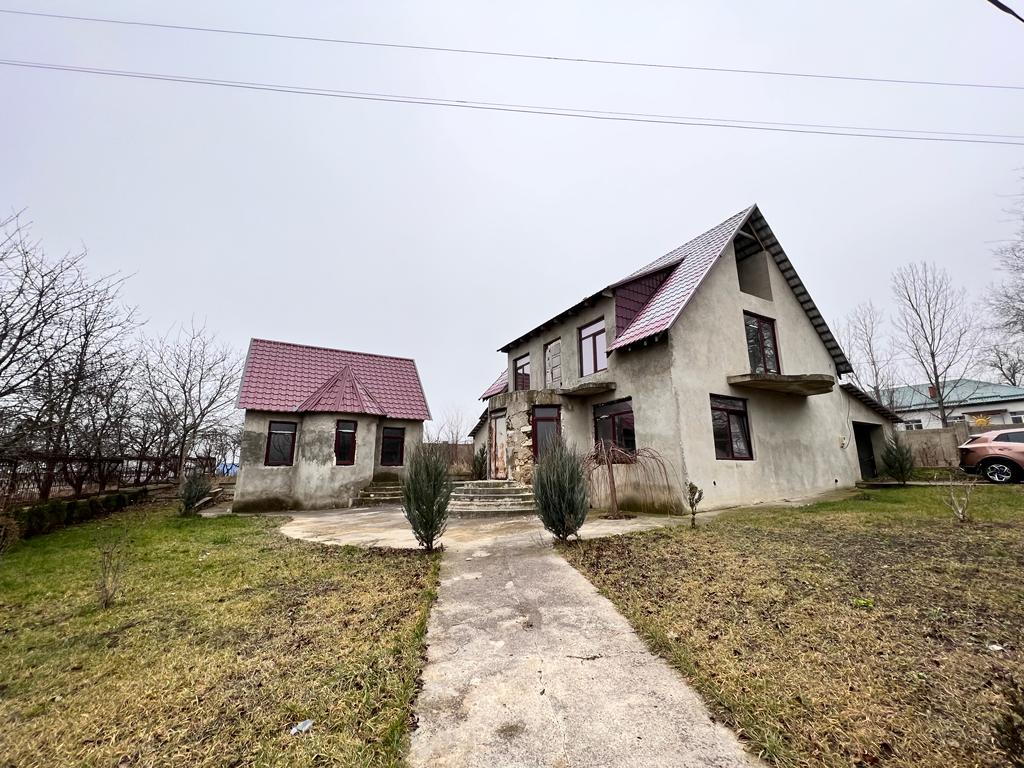 Vând casa satul Gornoe, lingă traseul Chișînău-Orhei, 360m2 + 27 ari