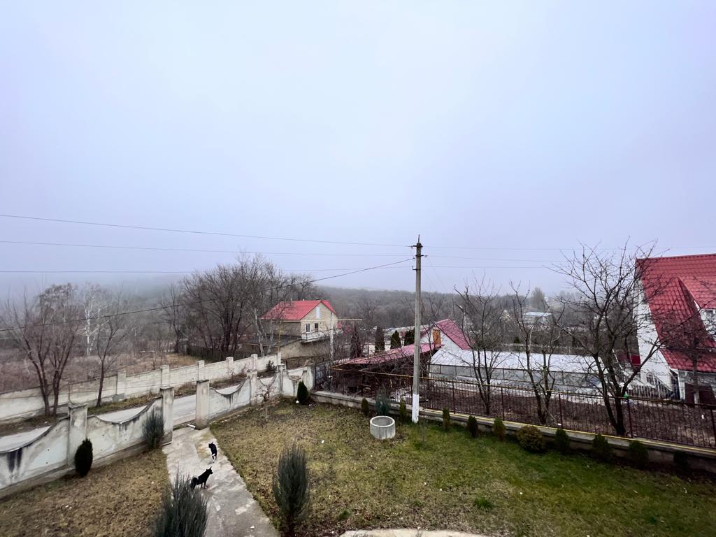 Vând casa satul Gornoe, lingă traseul Chișînău-Orhei, 360m2 + 27 ari