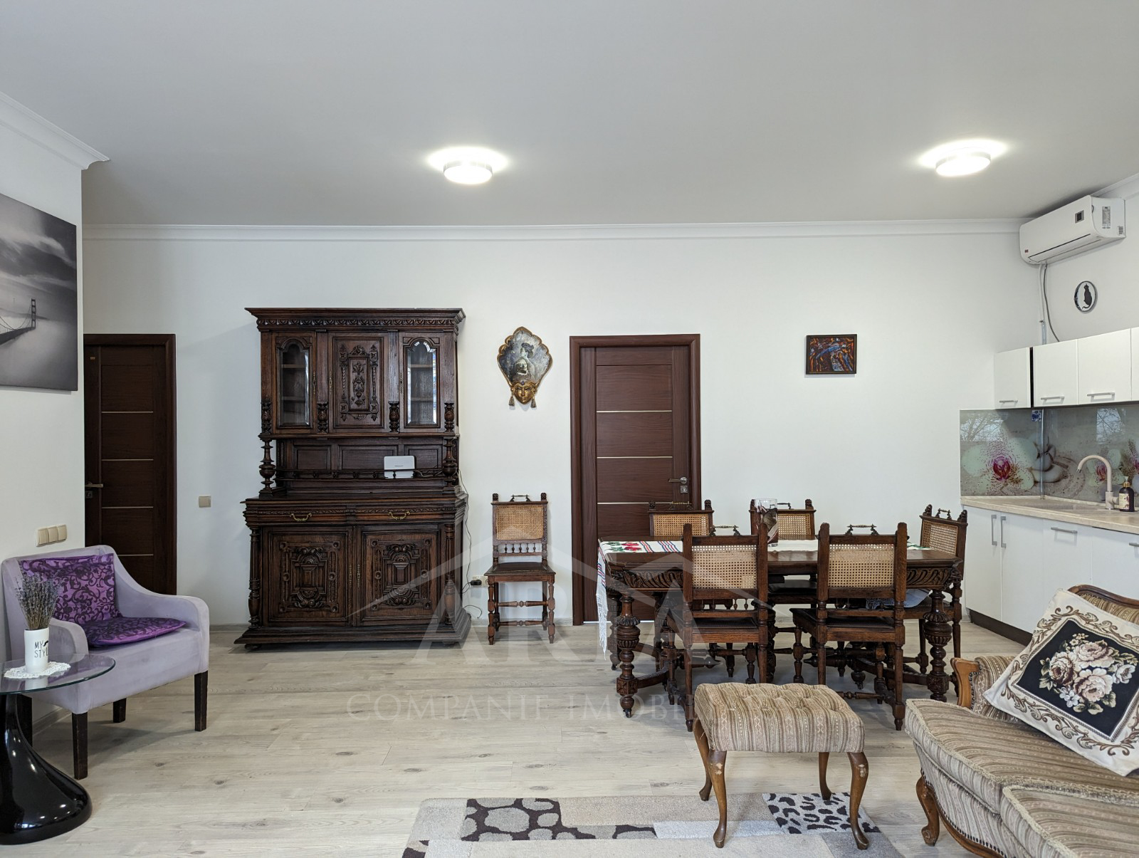 Spre CHIRIE apartament, Chișinău, sec. Centru str. M. Varlaam 75, 2 odăi cu living, mobilat + tehnică, 94 m2, et.4