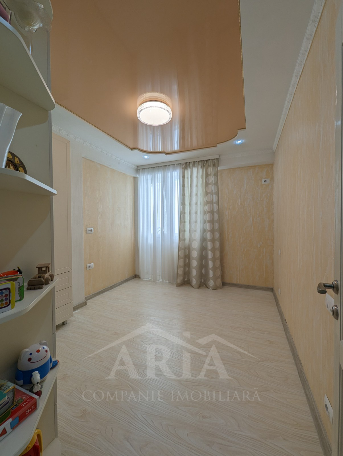 Apartament de vânzare, Chișinău, sec. Râșcani (Poșta Veche), Bloc Nou, 3 odăi cu living, 93 m2, et.8
