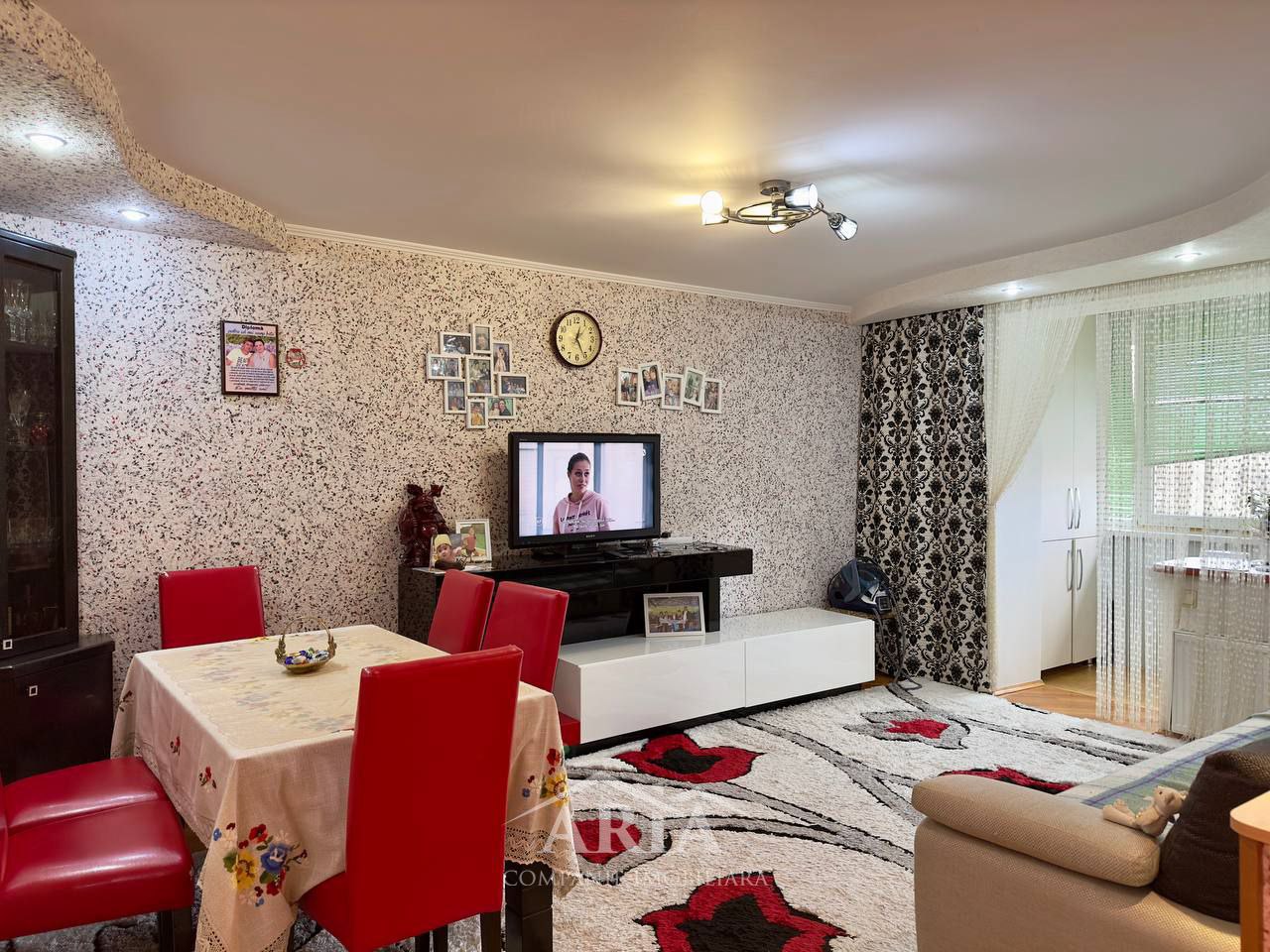 Apartament de vânzare, mun. Chișinău, sec.Riscani (Poșta veche), 2 odăi și living ,seria 102, 70 m2, et.3